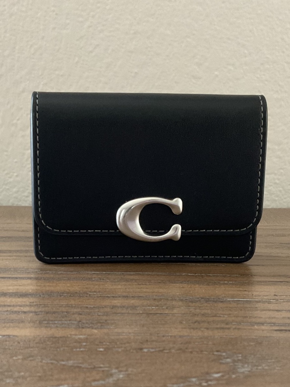 Essential Card Holder Wallet - Smooth Leather/Silver/Black